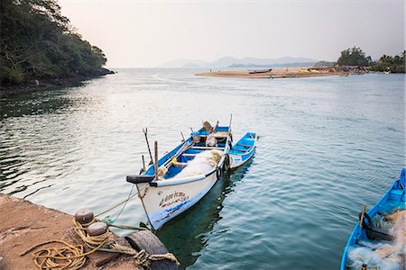 simsearch:841-07201416,k - Fishing boats in a port at Talpona Beach, South Goa, India, Asia Foto de stock - Con derechos protegidos, Código: 841-09055189