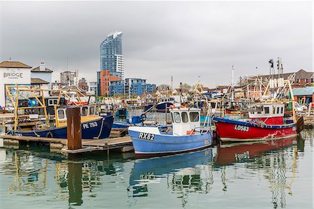 portsmouth - A view of the harbour in the port city of Portsmouth, built on Portsea Island, Hampshire, England, United Kingdom, Europe Foto de stock - Con derechos protegidos, Código: 841-09055216