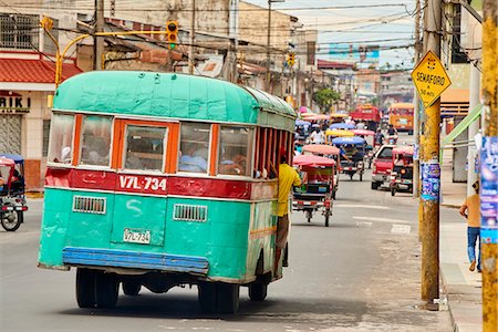 rush hour - Bus in Iquitos, Peru, South America Foto de stock - Con derechos protegidos, Código: 841-09055369