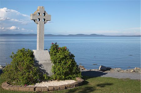 simsearch:841-09055637,k - Celtic cross, a stone landmark overlooking Passamaquoddy Bay, at St. Andrews by-the-Sea in New Brunswick, Canada, North America Photographie de stock - Rights-Managed, Code: 841-09055641