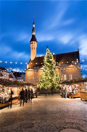 piazza del municipio - Christmas market in the Town Hall Square (Raekoja Plats) and Town Hall, Old Town, UNESCO World Heritage Site, Tallinn, Estonia, Europe Fotografie stock - Rights-Managed, Codice: 841-09055654