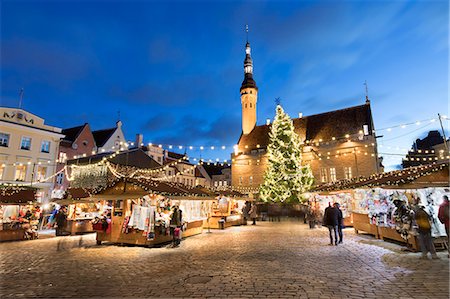 simsearch:841-07781942,k - Christmas market in the Town Hall Square (Raekoja Plats) and Town Hall, Old Town, UNESCO World Heritage Site, Tallinn, Estonia, Europe Stock Photo - Rights-Managed, Code: 841-09055652