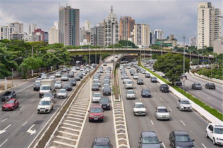 simsearch:841-09174792,k - Avenue Vinte e Tres de Maio, one of the many busy roads cutting through the city of Sao Paulo, Brazil, South America Stock Photo - Rights-Managed, Code: 841-09055743