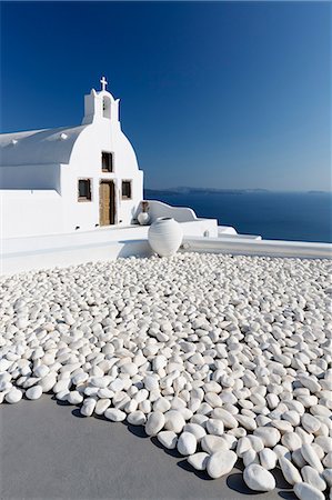 simsearch:841-08645307,k - Small whitewashed church against blue sea and sky, Finikia, near Oia, Santorini, Cyclades, Greek Islands, Greece, Europe Foto de stock - Con derechos protegidos, Código: 841-09059937