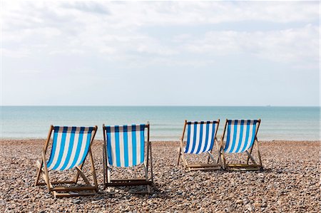 east sussex - Deckchairs on the beach, Brighton, East Sussex, England, United Kingdom, Europe Foto de stock - Con derechos protegidos, Código: 841-09059947