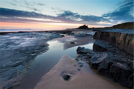 simsearch:841-02944394,k - View towards Bamburgh Castle at sunrise from Bamburgh Beach, Bamburgh, Northumberland, England, United Kingdom, Europe Photographie de stock - Rights-Managed, Code: 841-09059957