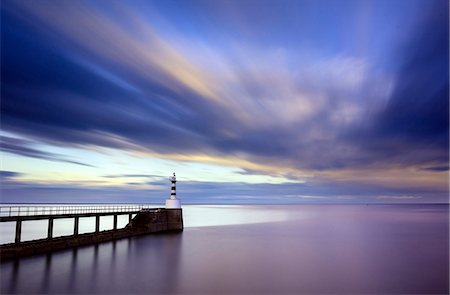 simsearch:841-08542526,k - Long exposure image of Amble Lighthouse with streaky clouds and smooth sea, Amble, Northumberland, England, United Kingdom, Europe Foto de stock - Con derechos protegidos, Código: 841-09059959