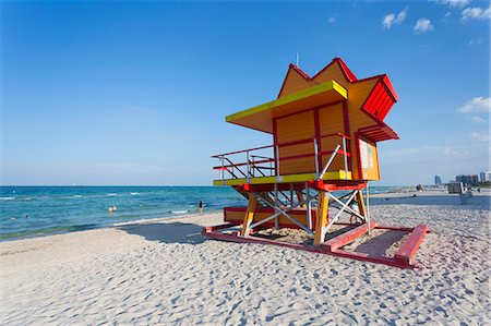 florida - Colourful Lifeguard station on South Beach and the Atlantic Ocean, Miami Beach, Miami, Florida, United States of America, North America Foto de stock - Con derechos protegidos, Código: 841-09060055