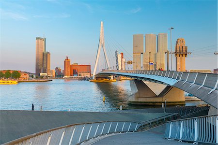 erasmus bridge - Erasmusbrug (Erasmus Bridge) and Wilhelminakade 137, De Rotterdam, The Rotterdam Building, Rotterdam, South Holland, The Netherlands, Europe Photographie de stock - Rights-Managed, Code: 841-09060050