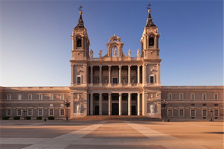 Almudena Cathedral (Santa Maria la Real de La Almudena), Plaza de la Armeria, Madrid, Spain, Europe Stock Photo - Rights-Managed, Code: 841-09076741