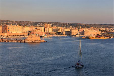 Civitavecchia and its harbour and fortifications, the cruise ship port for Rome, from the sea, late afternoon sun, Civitavecchia, Lazio, Italy, Mediterranean, Europe Photographie de stock - Rights-Managed, Code: 841-09076751