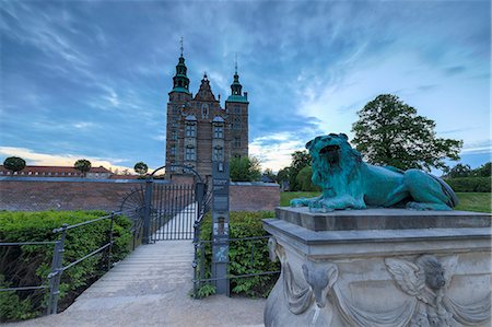 simsearch:841-09194600,k - Sculpture of lion in front of Rosenborg Castle, Kongens Have, Copenhagen, Denmark, Europe Photographie de stock - Rights-Managed, Code: 841-09076764