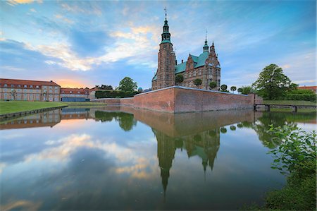 simsearch:841-09194600,k - Rosenborg Castle reflected in the canal, Kongens Have, Copenhagen, Denmark, Europe Photographie de stock - Rights-Managed, Code: 841-09076763