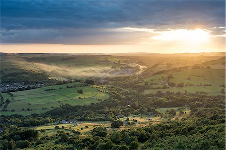 simsearch:841-08542519,k - View from Curbar Edge looking towards Calver, evening light, Dark Peak, Peak District National Park, Derbyshire, England, United Kingdom, Europe Stock Photo - Rights-Managed, Code: 841-09076836