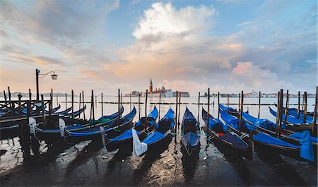 Gondolas, Venice, UNESCO World Heritage Site, Veneto, Italy, Europe Foto de stock - Con derechos protegidos, Código: 841-09076927