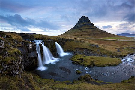 simsearch:6119-07781134,k - Mountain river with Kirkjufell (Church Mountain) in background, Grundafjordur, Snaefellsnes Peninsula, Iceland, Polar Regions Foto de stock - Con derechos protegidos, Código: 841-09076984