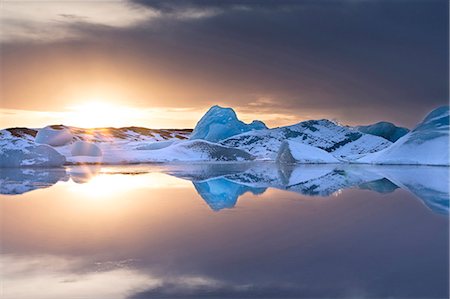 simsearch:841-08220894,k - Icebergs covered in dusting of snow in winter at sunset, Jokulsarlon Glacial Lagoon, South Iceland, Polar Regions Stock Photo - Rights-Managed, Code: 841-09076998