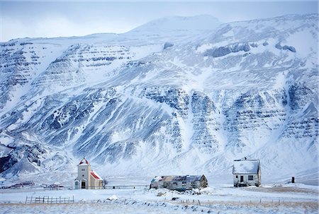 Church and isolated farm against snow covered mountains, winter afternoon on the road to the Snaefellsnes Peninsula, Iceland, Polar Regions Foto de stock - Con derechos protegidos, Código: 841-09077046