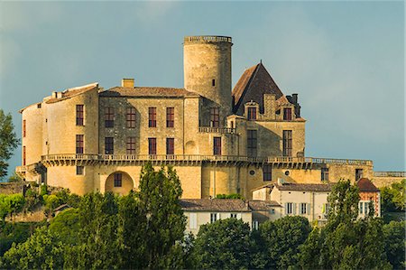 simsearch:841-09055695,k - Chateau de Duras castle, originally a 12th century fortress but by the 18th century was a retreat, Duras, Lot-et-Garonne, Aquitaine, France, Europe Photographie de stock - Rights-Managed, Code: 841-09077296