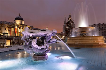 Trafalgar Square at Christmas in snow at night, London, England, United Kingdom, Europe Stockbilder - Lizenzpflichtiges, Bildnummer: 841-09077312