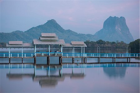 Thar Yar Lake at dusk, Hpa-an, Kayin State, Myanmar (Burma), Asia Foto de stock - Con derechos protegidos, Código: 841-09077325