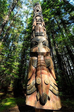 sitka - Lakich'inei Pole, Tlingit totem pole, lit by sun in rainforest, Sitka National Historic Park, Sitka, Baranof Island, Alaska, United States of America, North America Photographie de stock - Rights-Managed, Code: 841-09085779