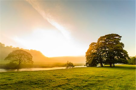 photo of autumn in england - Autumn (fall) morning mist and the River Derwent, Chatsworth Park, home of the Duke of Devonshire, Chesterfield, Derbyshire, England, United Kingdom, Europe Stock Photo - Rights-Managed, Code: 841-09085789