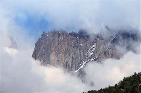 simsearch:841-08420987,k - Forest and the rugged mountains in the Torres del Paine National Park, Patagonia, Chile, South America Photographie de stock - Rights-Managed, Code: 841-09085801