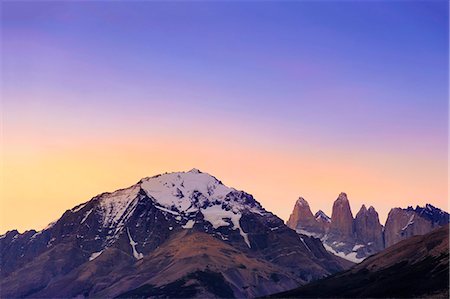 The Torres del Paine granite towers and central massif at the heart of the park, Torres del Paine National Park, Patagonia, Chile, South America Stockbilder - Lizenzpflichtiges, Bildnummer: 841-09085812