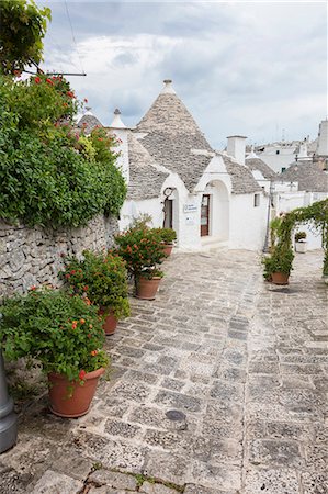 The typical Trulli built with dry stone with a conical roof, Alberobello, UNESCO World Heritage Site, Province of Bari, Apulia, Italy, Europe Stock Photo - Rights-Managed, Code: 841-09085858