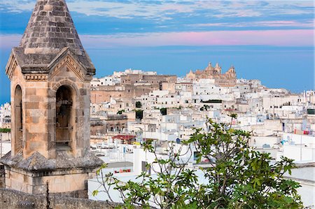 simsearch:841-06344549,k - View of typical architecture and white houses of the old medieval town at sunset, Ostuni, Province of Brindisi, Apulia, Italy, Europe Foto de stock - Direito Controlado, Número: 841-09085871