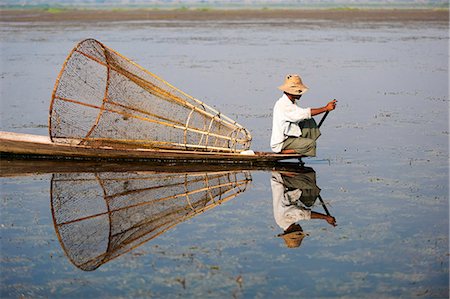 simsearch:841-06805749,k - A basket fisherman on Inle Lake scans the still and shallow water for signs of life, Shan State, Myanmar (Burma), Asia Stock Photo - Rights-Managed, Code: 841-09086003