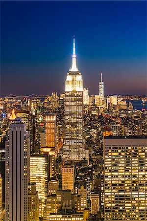 simsearch:841-09183483,k - Manhattan skyline and Empire State Building at dusk, New York City, United States of America, North America Photographie de stock - Rights-Managed, Code: 841-09086028