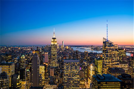 simsearch:841-09059982,k - Manhattan skyline and Empire State Building at dusk, New York City, United States of America, North America Photographie de stock - Rights-Managed, Code: 841-09086039