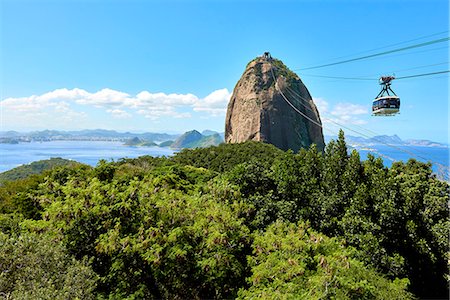 simsearch:841-09229987,k - Cable car heading to Sugarloaf mountain seen from Morro da Urca, the first stop of the cable car, Rio de Janeiro, Brazil, South America Foto de stock - Con derechos protegidos, Código: 841-09086138