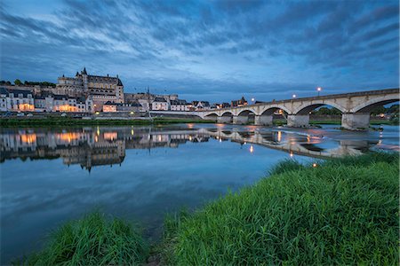 Castle and bridge at blue hour, Amboise, Indre-et-Loire, Loire Valley, Centre, France, Europe Photographie de stock - Rights-Managed, Code: 841-09086176