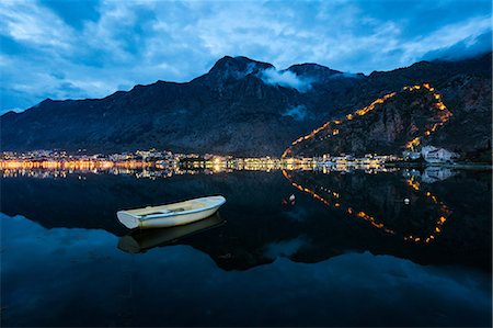 simsearch:841-06502972,k - The Old Town (stari grad) and fortress of Kotor reflected in Kotor Bay, UNESCO World Heritage Site, Montenegro, Europe Photographie de stock - Rights-Managed, Code: 841-09086231
