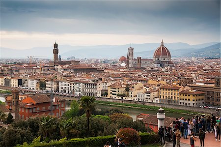 simsearch:841-07783143,k - Florence panorama from Piazzale Michelangelo with Ponte Vecchio and Duomo, Florence, UNESCO World Heritage Site, Tuscany, Italy, Europe Photographie de stock - Rights-Managed, Code: 841-09086244