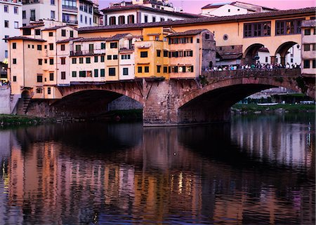 simsearch:400-05891340,k - Ponte Vecchio at sunset reflected in the River Arno, Florence, UNESCO World Heritage Site, Tuscany, Italy, Europe Foto de stock - Con derechos protegidos, Código: 841-09086247