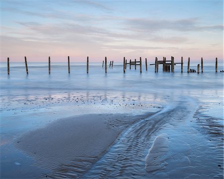 simsearch:841-08542519,k - A view of the sea defences on the shoreline at Happisburgh, Norfolk, England, United Kingdom, Europe Foto de stock - Con derechos protegidos, Código: 841-09086606