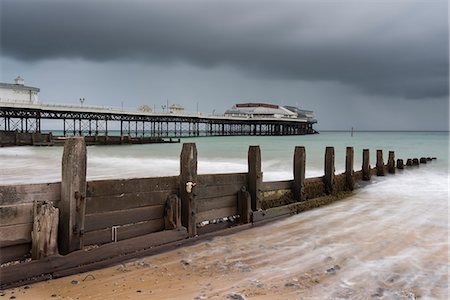 simsearch:841-09108151,k - A stormy sky over the beach and pier at Cromer, Norfolk, England, United Kingdom, Europe Photographie de stock - Rights-Managed, Code: 841-09086603