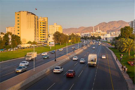 simsearch:841-06341018,k - Mohammed Al Ameen Mosque and traffic on Sultan Qaboos Street, Muscat, Oman, Middle East Stock Photo - Rights-Managed, Code: 841-09086614