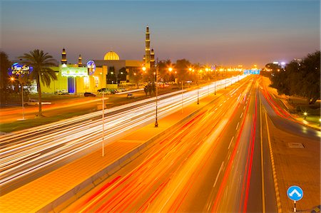 stirnlampe - Sultan Qaboos Grand Mosque and traffic on Sultan Qaboos Street at sunset, Muscat, Oman, Middle East Stockbilder - Lizenzpflichtiges, Bildnummer: 841-09086615
