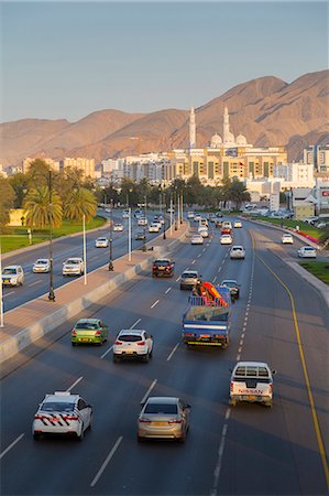 simsearch:841-08101897,k - Mohammed Al Ameen Mosque and traffic on Sultan Qaboos Street, Muscat, Oman, Middle East Stock Photo - Rights-Managed, Code: 841-09086613