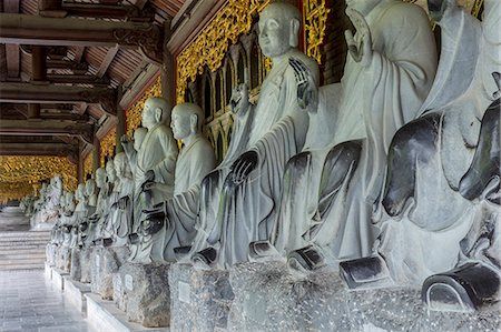 simsearch:6119-09074476,k - Gia Sinh, Bodhisattva statues at the Bai Dinh Mahayana Buddhist Temple near Tam Coc, Ninh Binh, Vietnam, Indochina, Southeast Asia, Asia Foto de stock - Direito Controlado, Número: 841-09108112