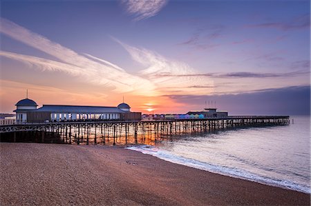 east sussex - The pier at Hastings at sunrise, Hastings, East Sussex, England, United Kingdom, Europe Foto de stock - Con derechos protegidos, Código: 841-09108146