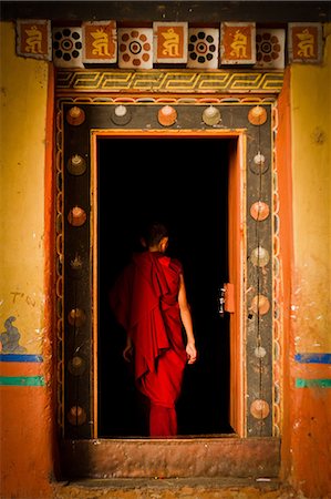 simsearch:841-05845837,k - Novice Buddhist monk of Rinpung Fortress Monastery, Paro, Bhutan, Asia Foto de stock - Con derechos protegidos, Código: 841-09119272