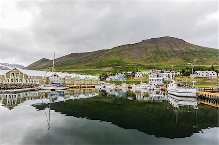 simsearch:841-06033506,k - The herring capital of the world, Siglufjorour, Siglufjordur, off the north coast of Iceland, Polar Regions Photographie de stock - Rights-Managed, Code: 841-09135134