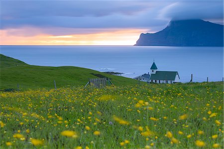 simsearch:841-09135216,k - Church on the ocean shore towards Kalsoy Island, Gjogv, Eysturoy Island, Faroe Islands, Denmark, Europe Fotografie stock - Rights-Managed, Codice: 841-09135200