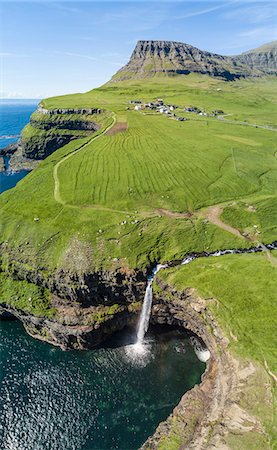 simsearch:6119-08724891,k - Panoramic of cliffs and Mulafossur Waterfall, Gasadalur, Vagar Island, Faroe Islands, Denmark, Europe Photographie de stock - Rights-Managed, Code: 841-09135220